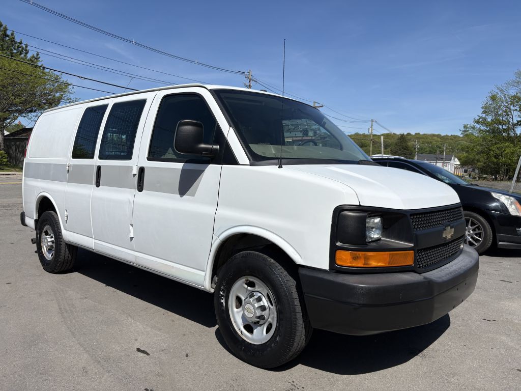 2011 Chevrolet Express Image 2