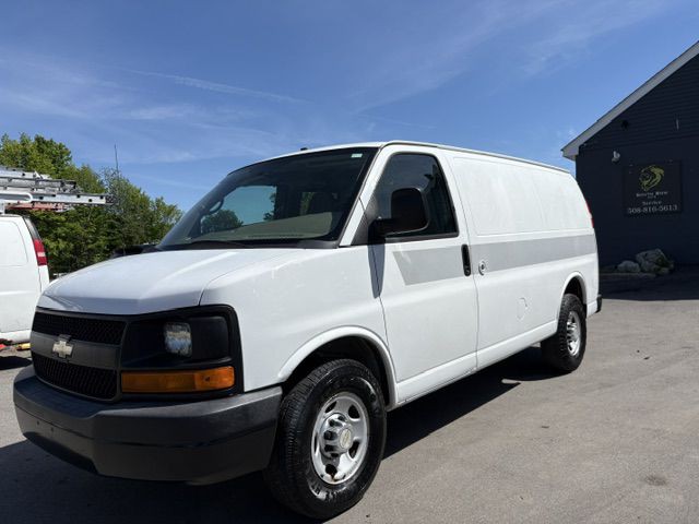 2011 Chevrolet Express Image 4