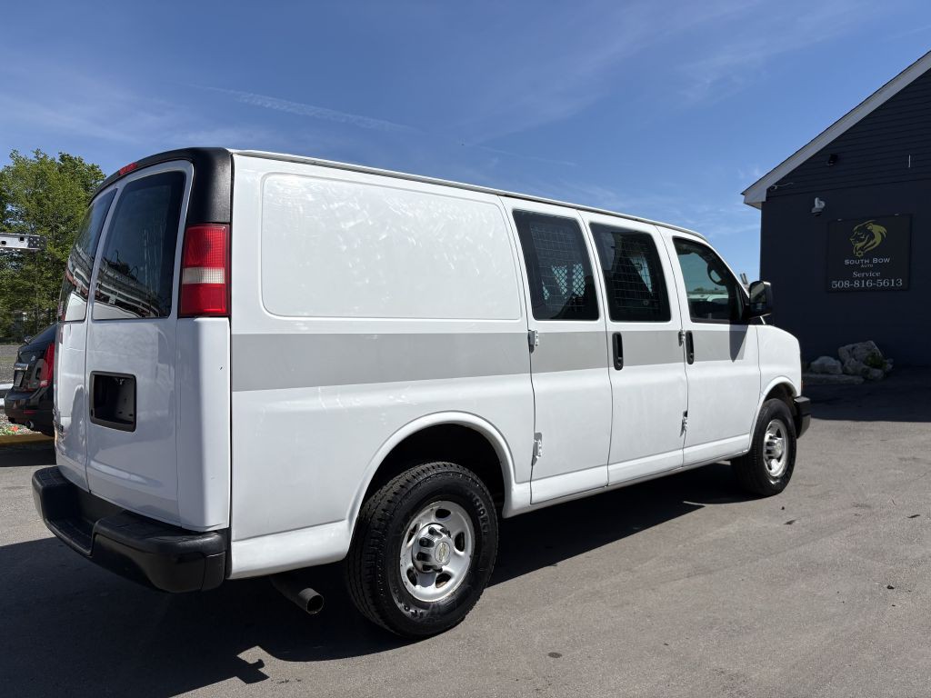 2011 Chevrolet Express Image 5