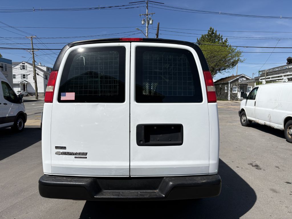2011 Chevrolet Express Image 6