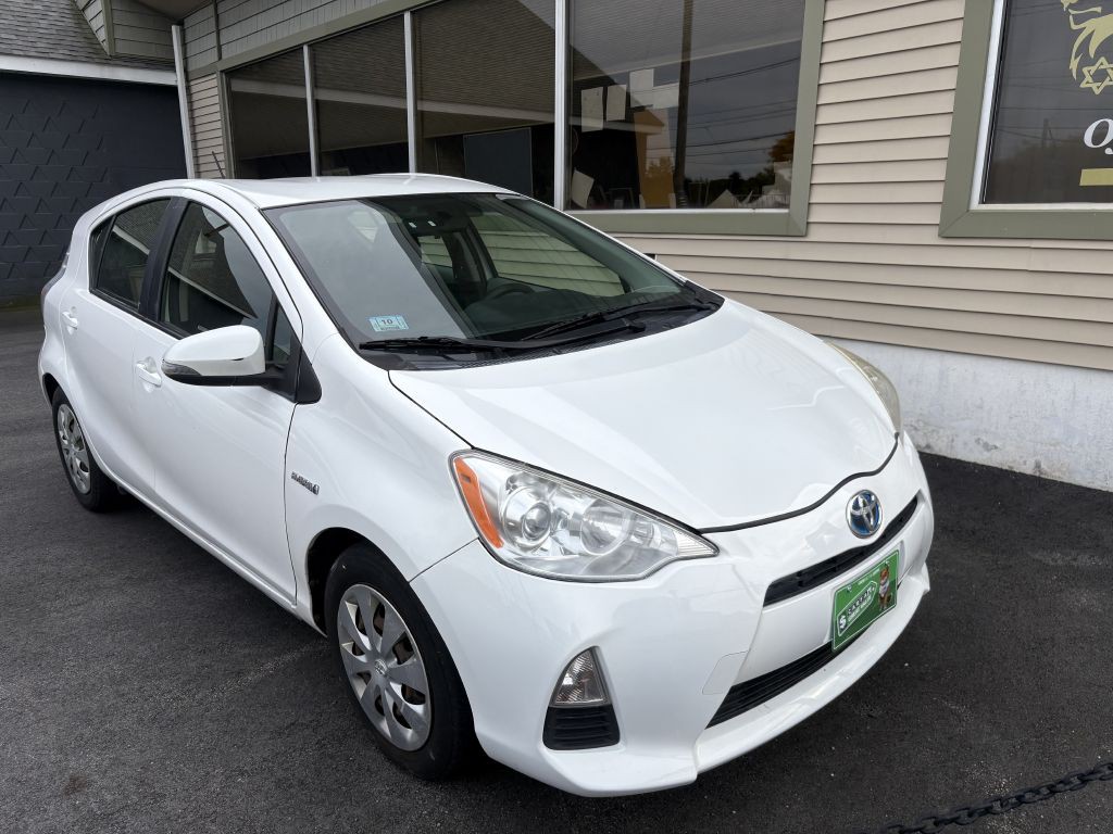 2013 Toyota Prius Image 1