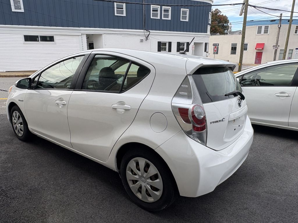 2013 Toyota Prius Image 4