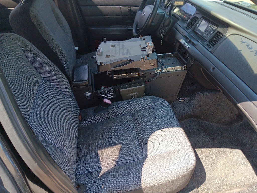 2010 Ford Crown Victoria Image 9