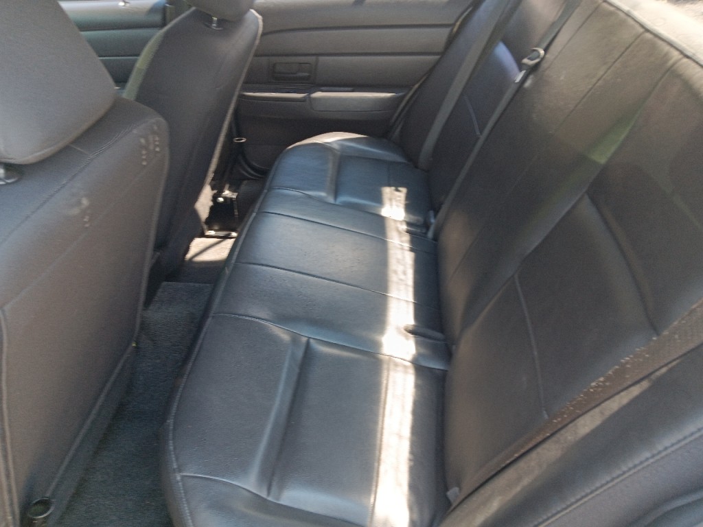 2010 Ford Crown Victoria Image 13