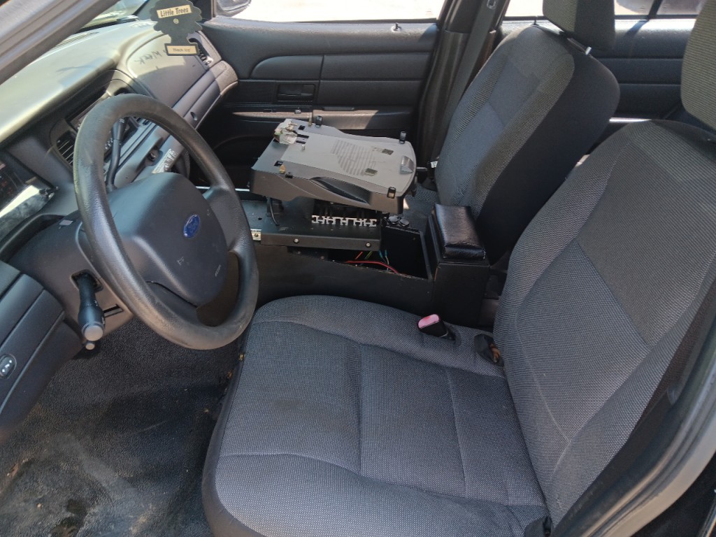 2010 Ford Crown Victoria Image 15