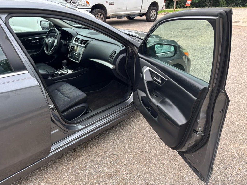 2016 Nissan Altima Image 8