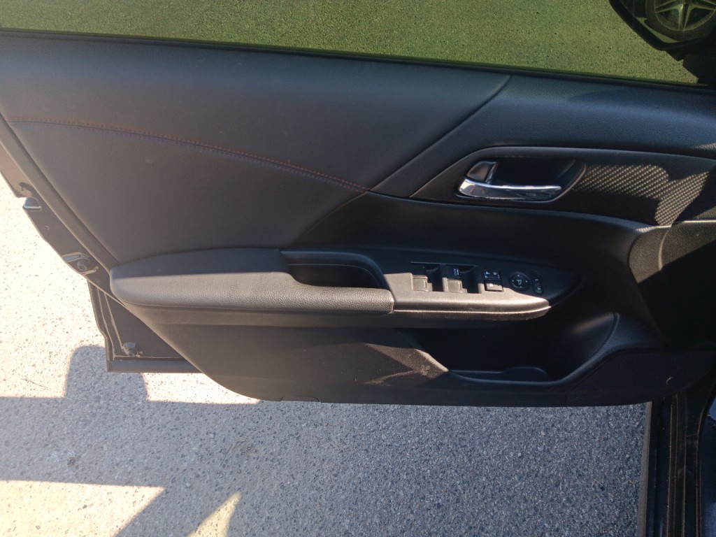 2017 Honda Accord Image 17