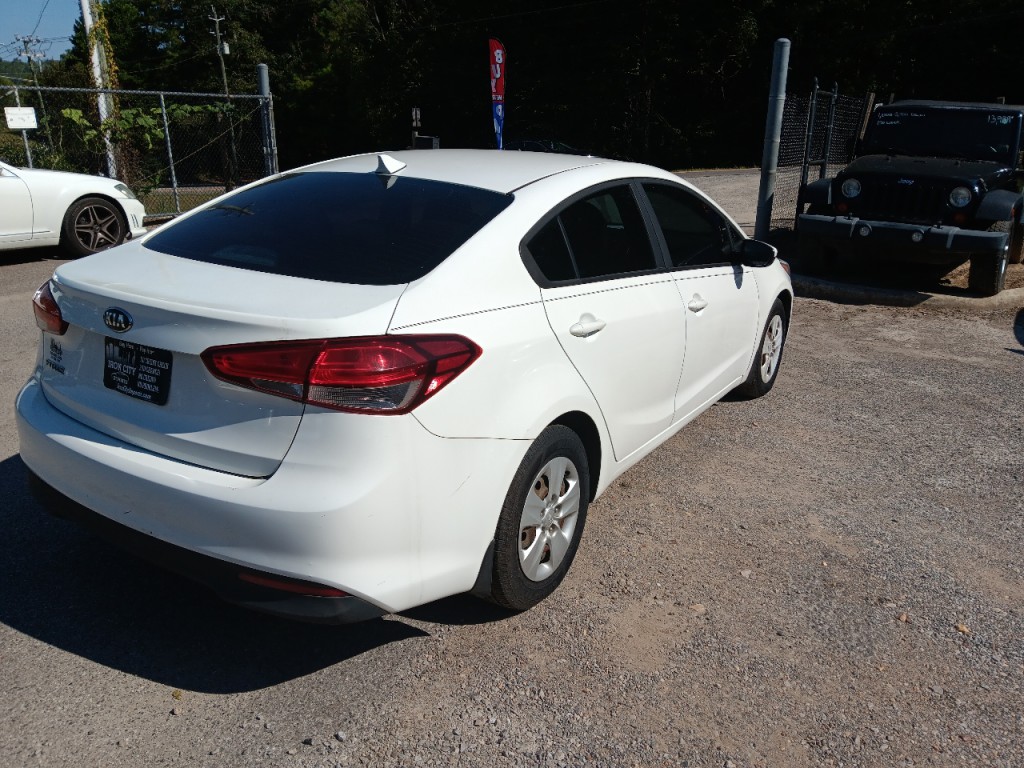 2017 Kia Forte Image 6