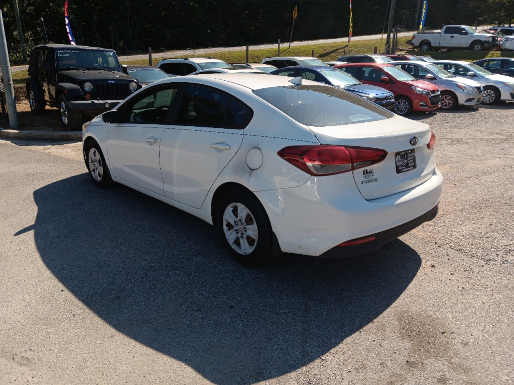 2017 Kia Forte Image 8