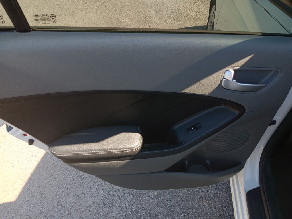 2017 Kia Forte Image 14