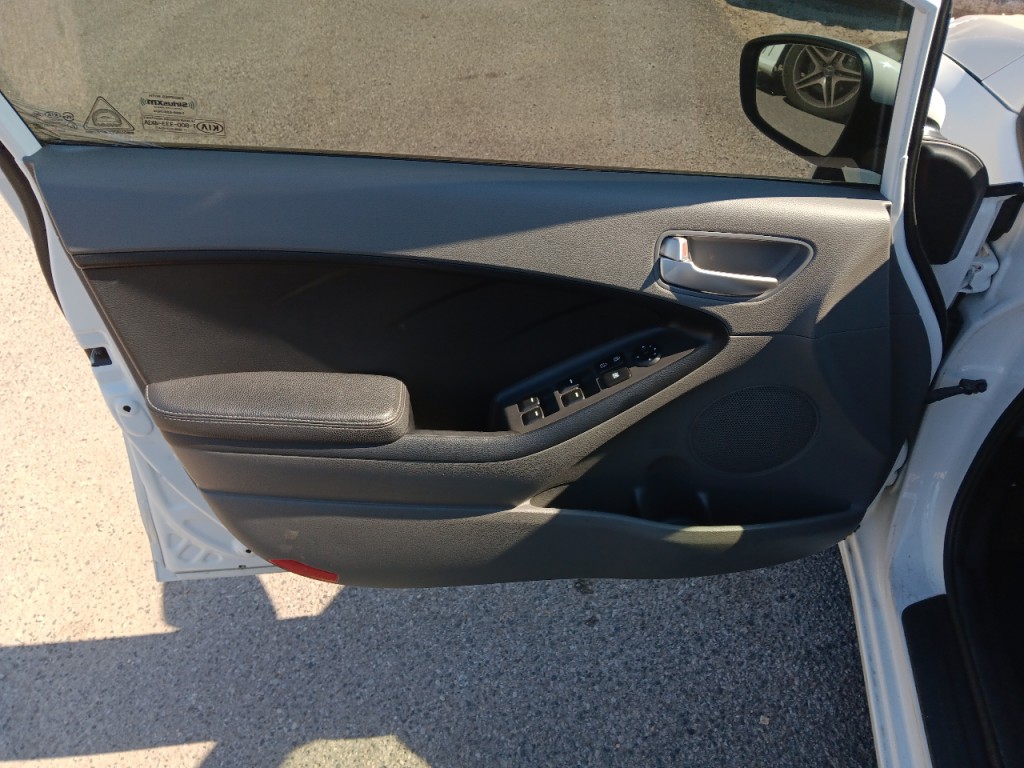 2017 Kia Forte Image 16