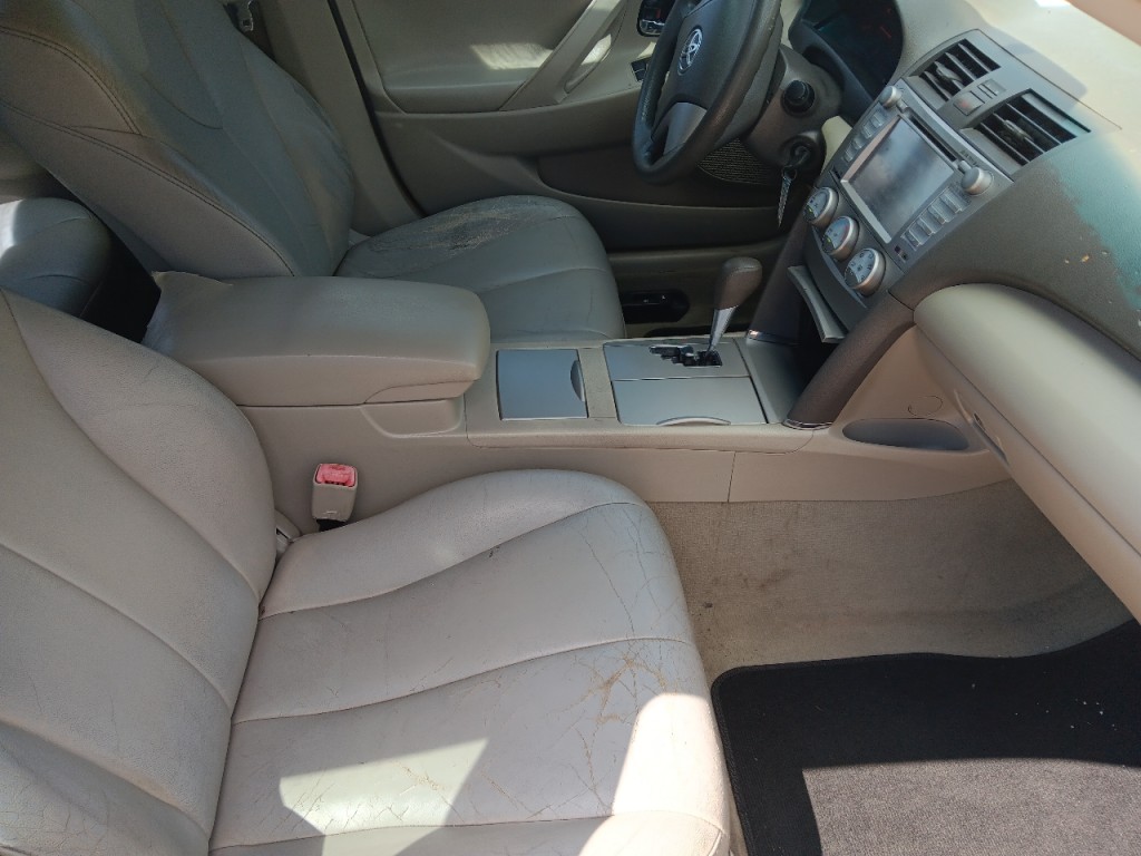 2010 Toyota Camry Image 10