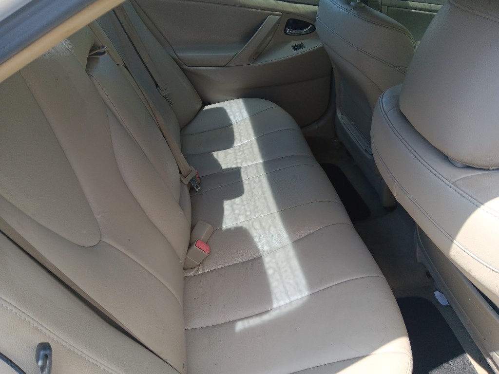 2010 Toyota Camry Image 12