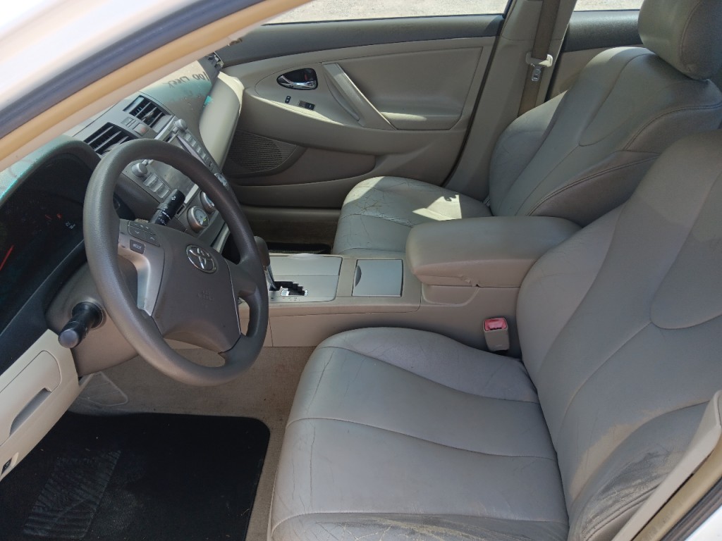 2010 Toyota Camry Image 16