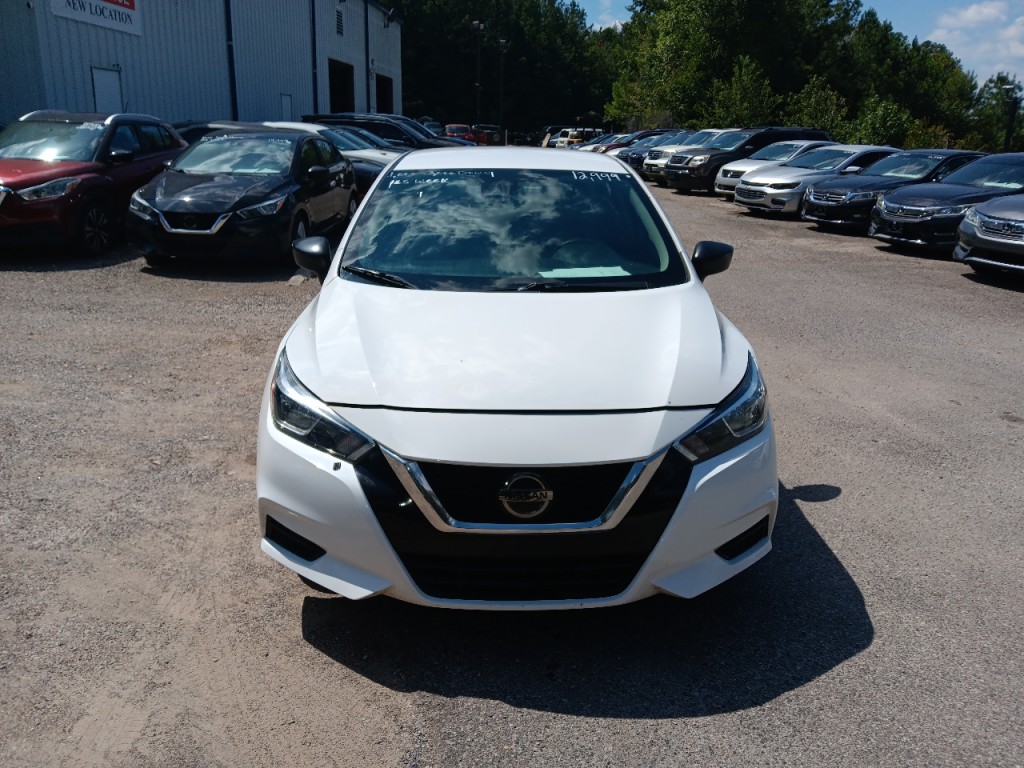 2020 Nissan Versa Image 2