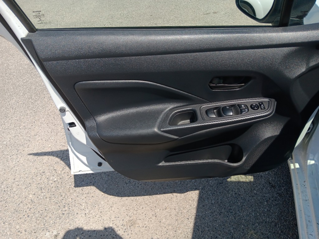 2020 Nissan Versa Image 13
