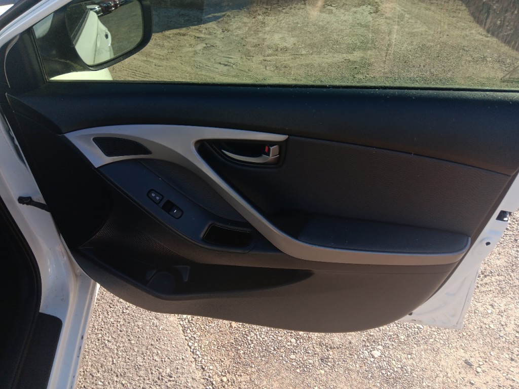 2013 Hyundai Elantra Image 9