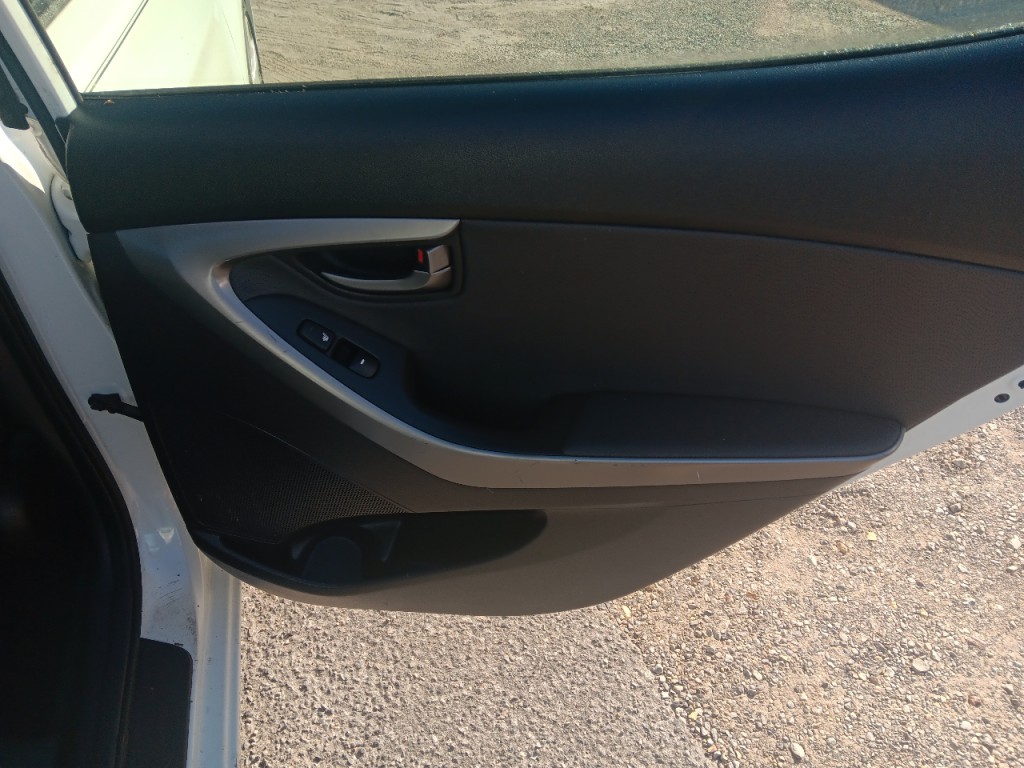 2013 Hyundai Elantra Image 11