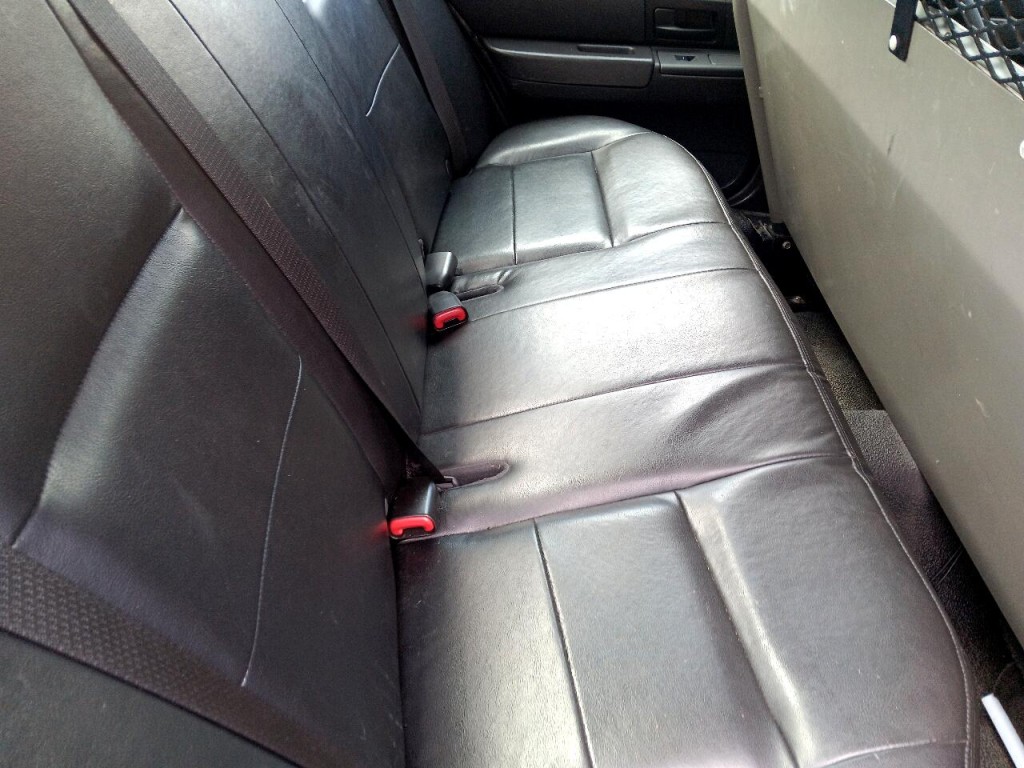 2010 Ford Crown Victoria Image 11