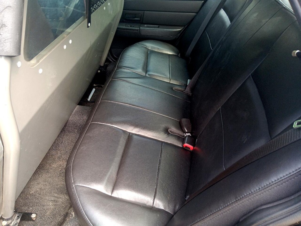2010 Ford Crown Victoria Image 13