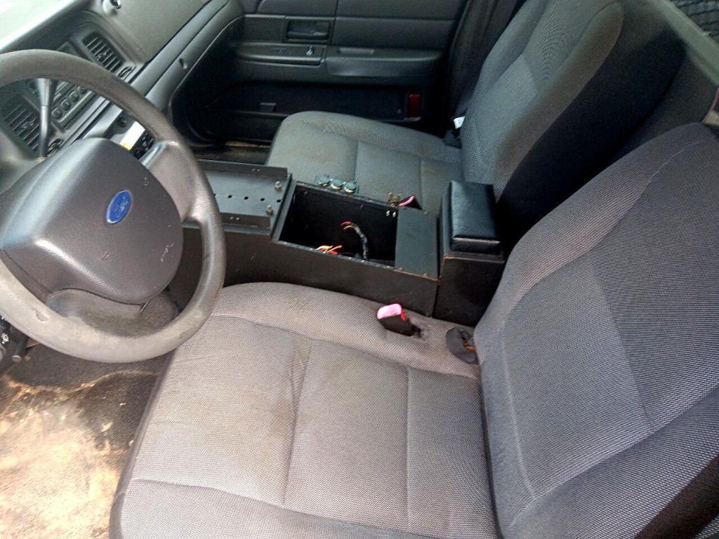 2010 Ford Crown Victoria Image 15
