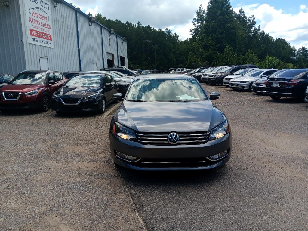 2015 Volkswagen Passat Image 2
