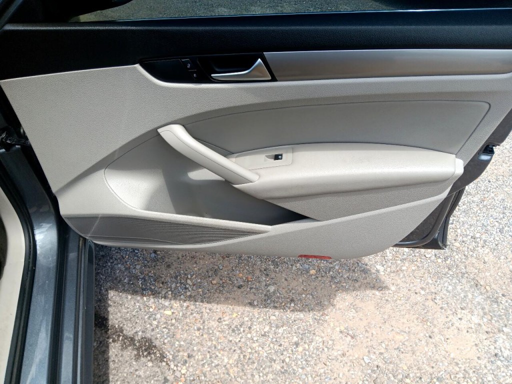 2015 Volkswagen Passat Image 9