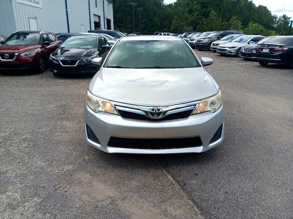 2014 Toyota Camry Image 2