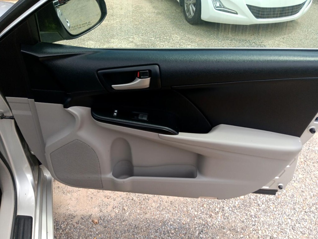 2014 Toyota Camry Image 9