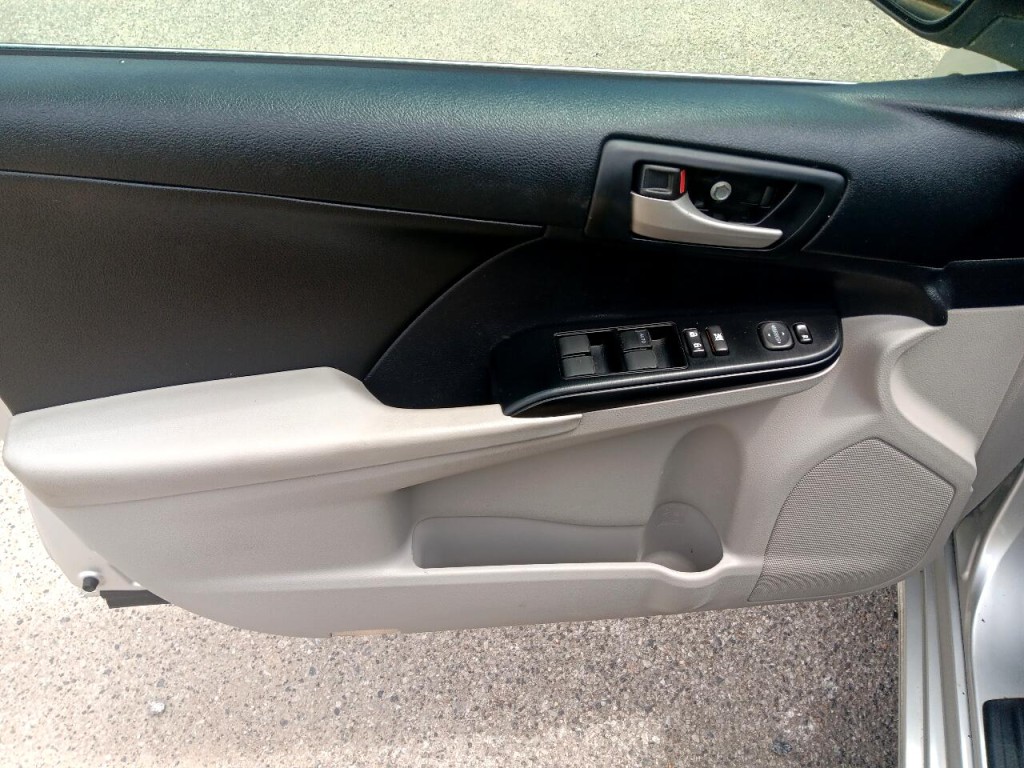 2014 Toyota Camry Image 15