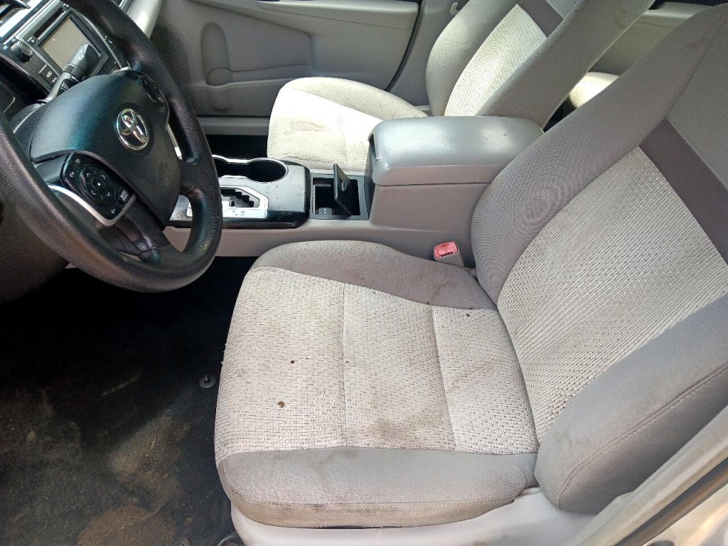 2014 Toyota Camry Image 16