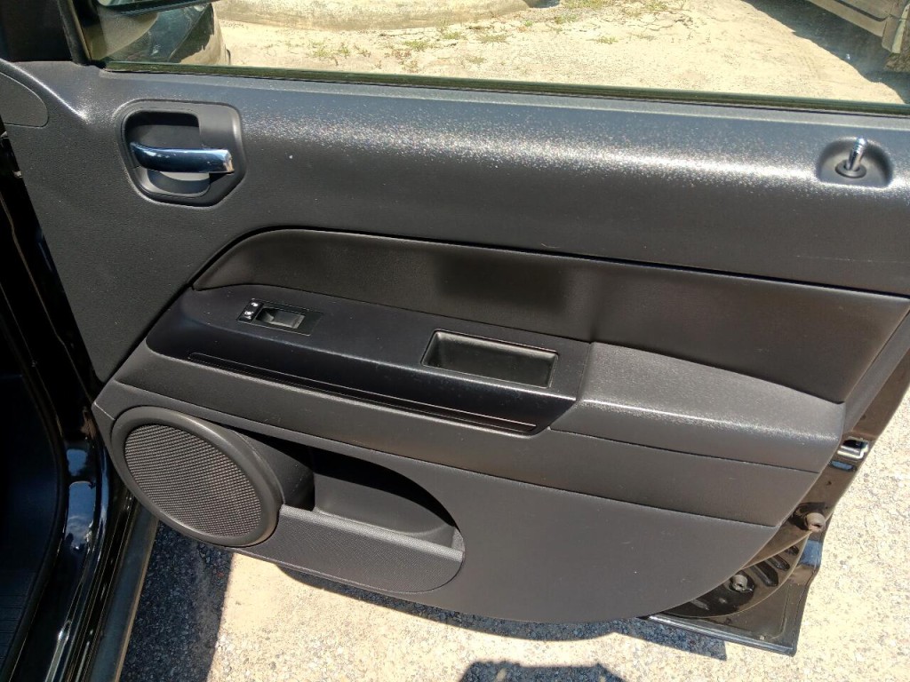 2009 Jeep Compass Image 9