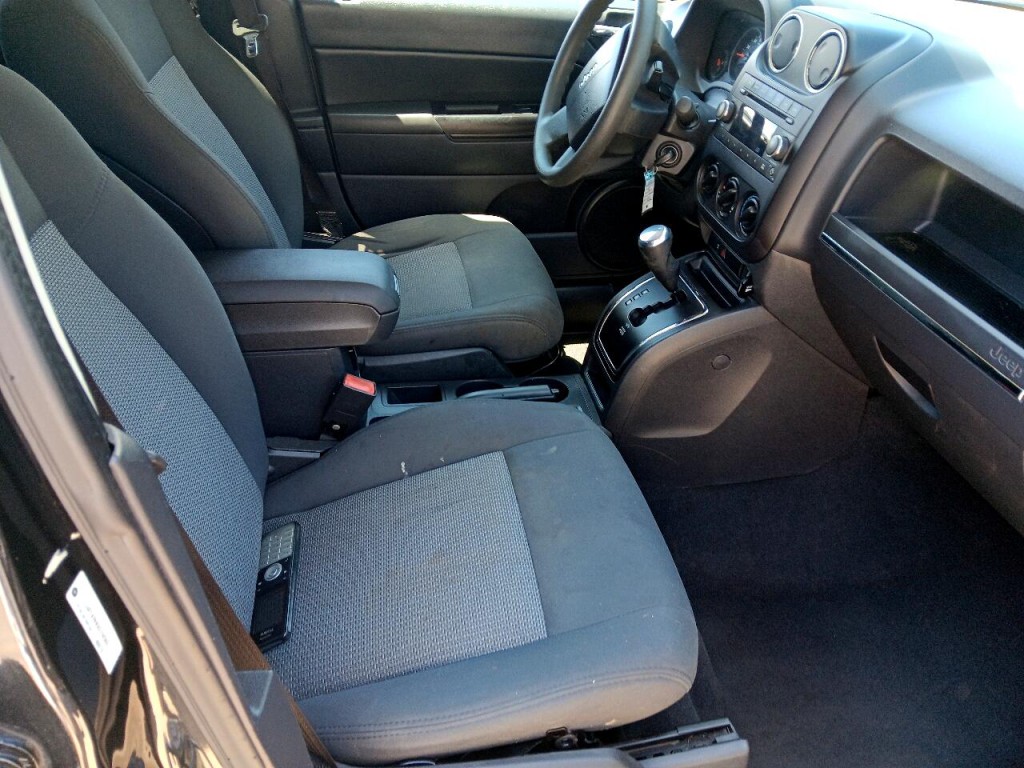 2009 Jeep Compass Image 10