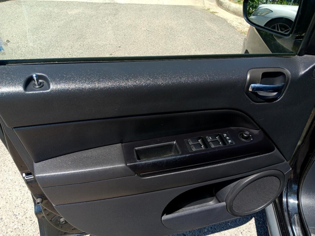 2009 Jeep Compass Image 15