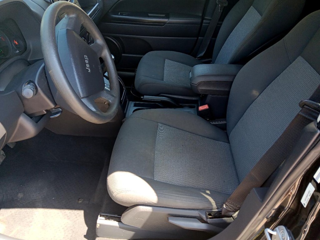2009 Jeep Compass Image 16