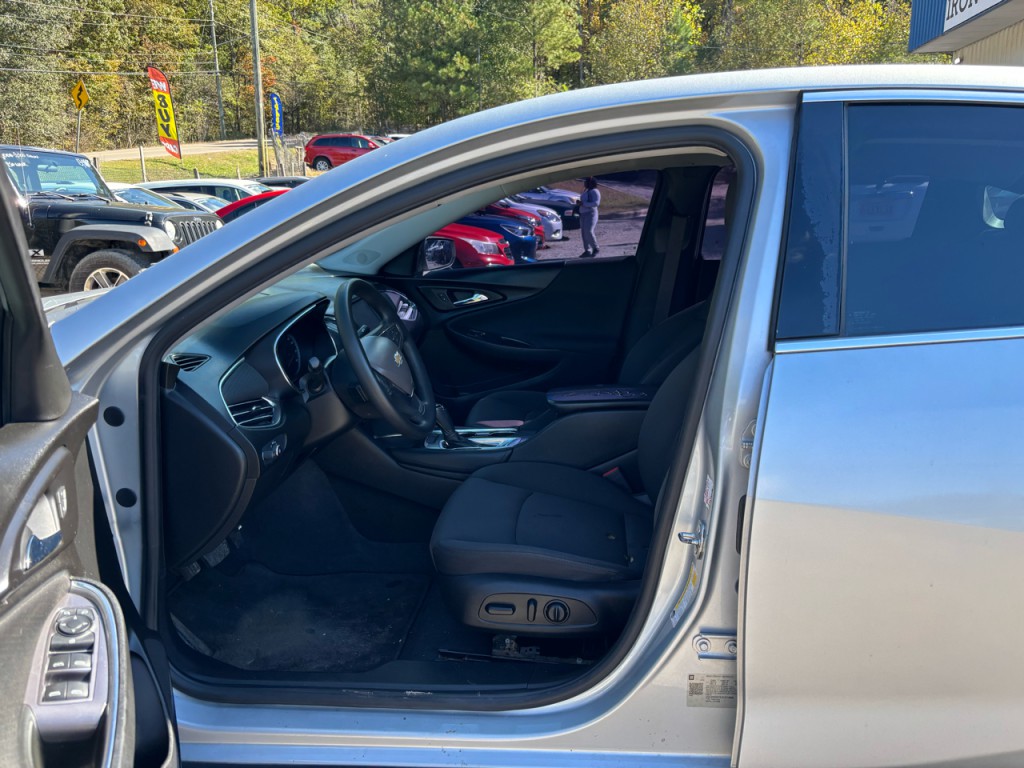 2018 Chevrolet Malibu Image 6