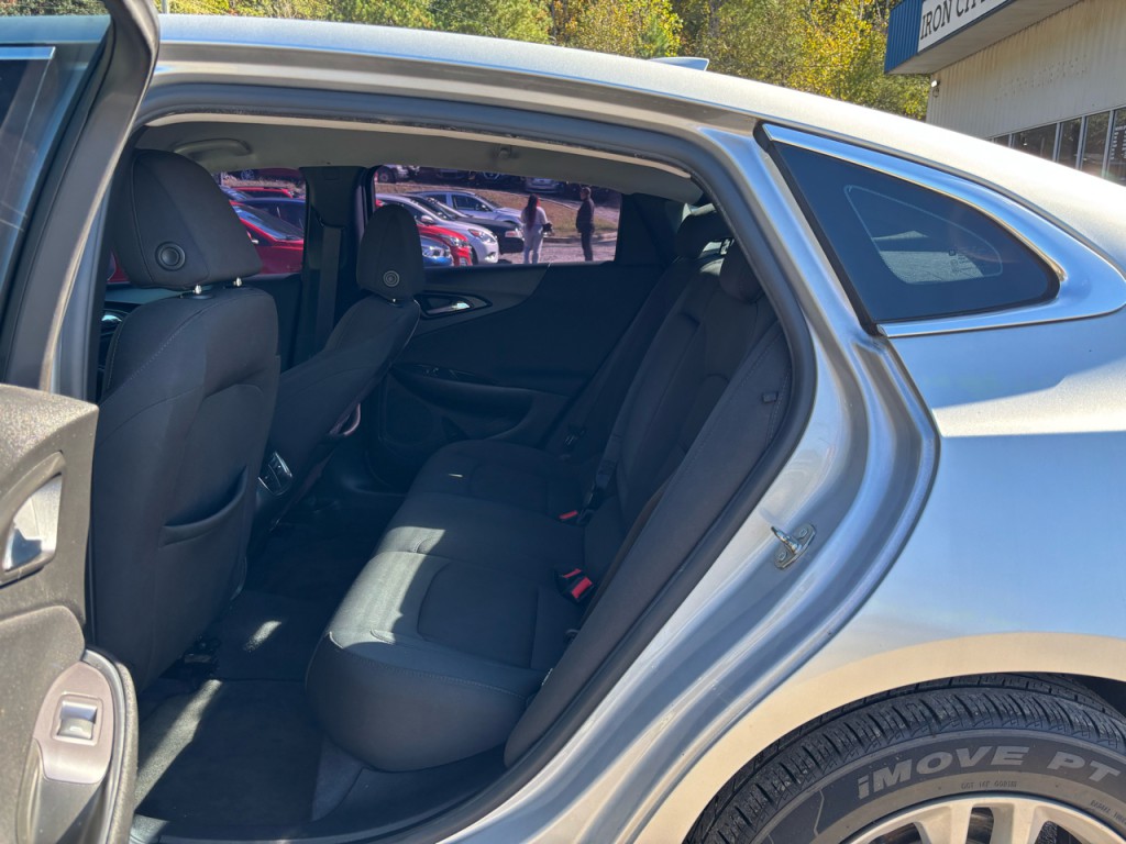 2018 Chevrolet Malibu Image 8