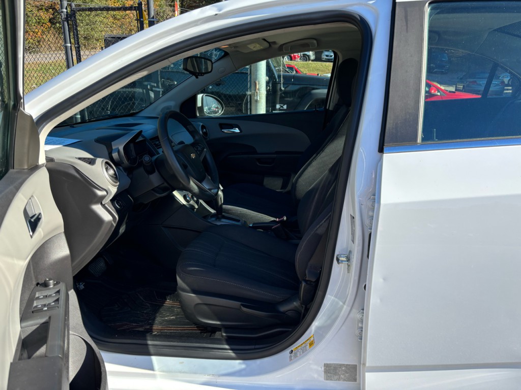 2013 Chevrolet Sonic Image 6