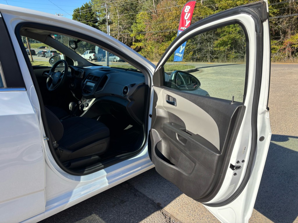 2013 Chevrolet Sonic Image 9