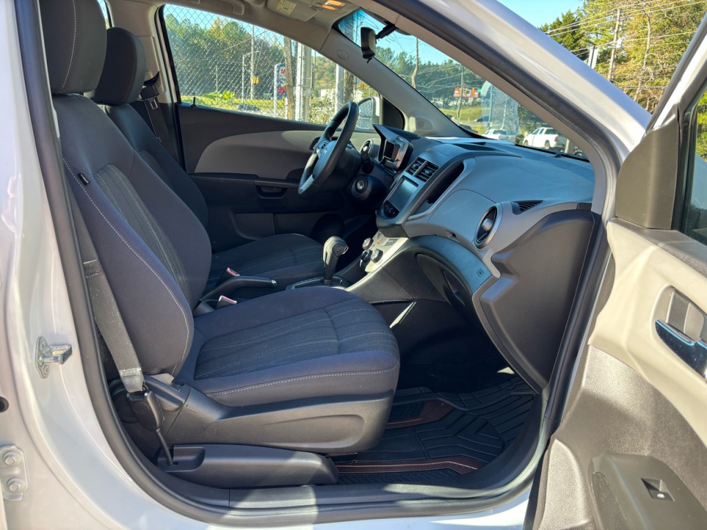 2013 Chevrolet Sonic Image 10