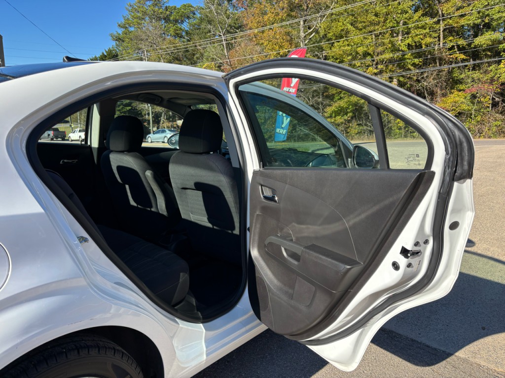 2013 Chevrolet Sonic Image 11