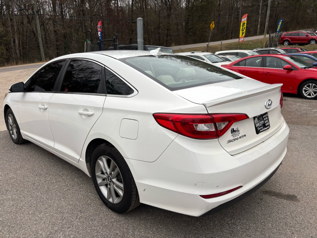 2015 Hyundai Sonata Image 4