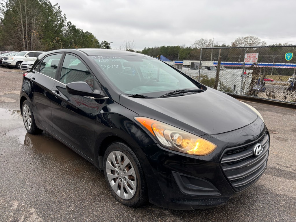 2017 Hyundai Elantra Image 2