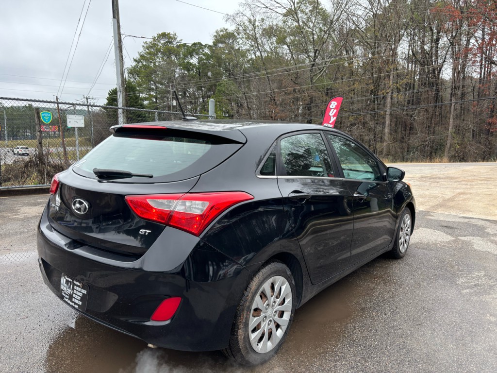 2017 Hyundai Elantra Image 3
