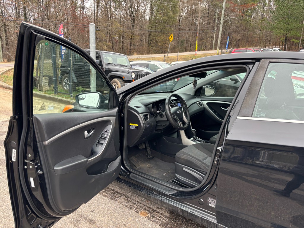 2017 Hyundai Elantra Image 5