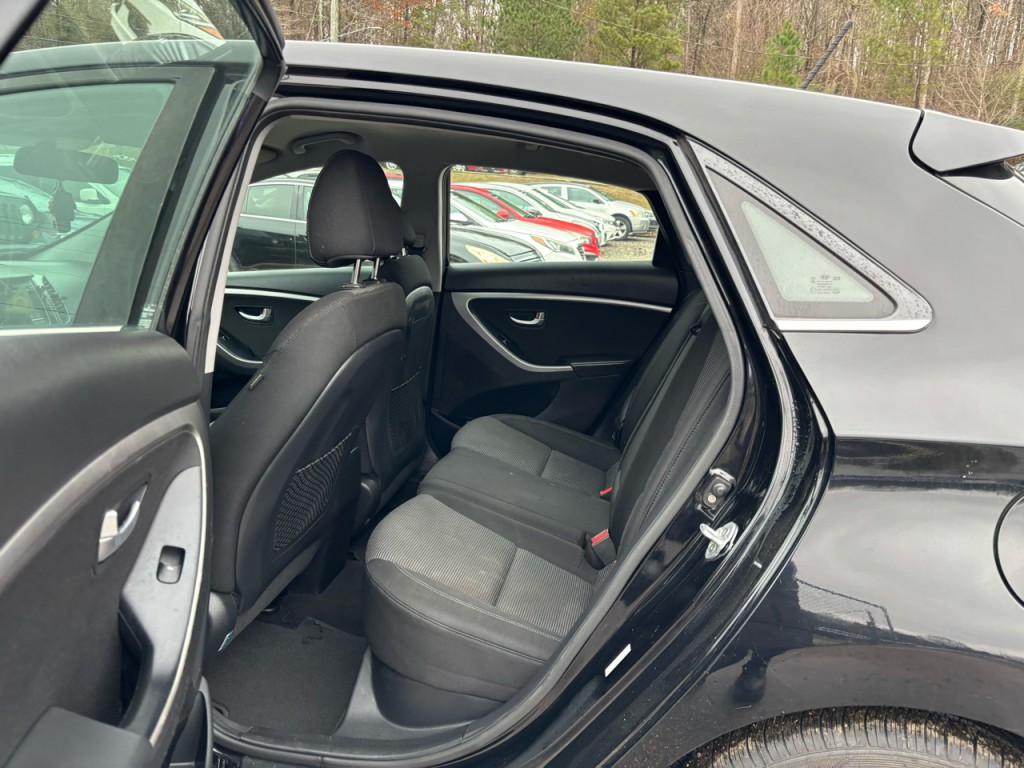 2017 Hyundai Elantra Image 8