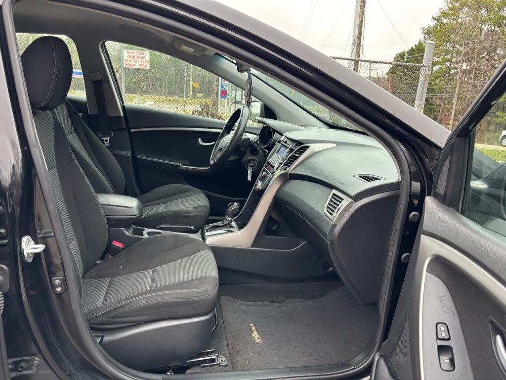 2017 Hyundai Elantra Image 10