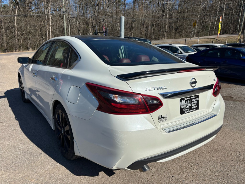2017 Nissan Altima Image 4