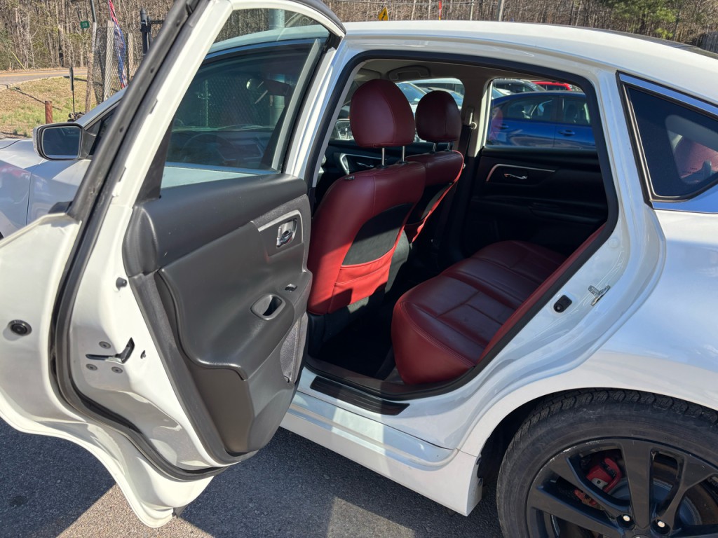 2017 Nissan Altima Image 8