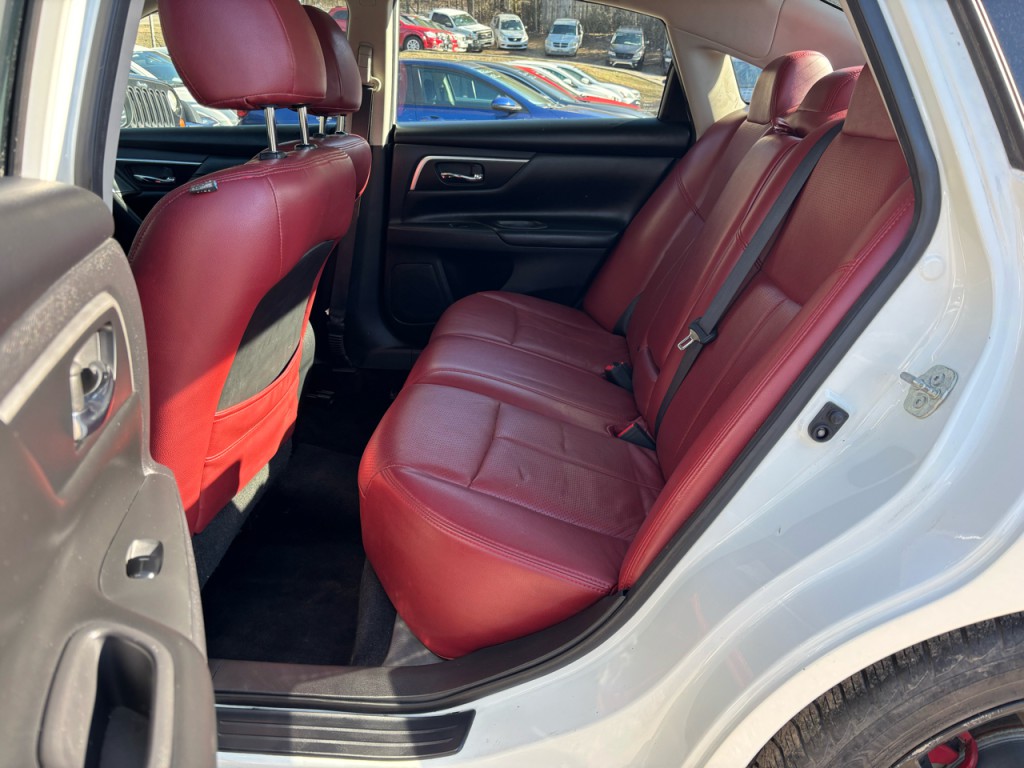 2017 Nissan Altima Image 9